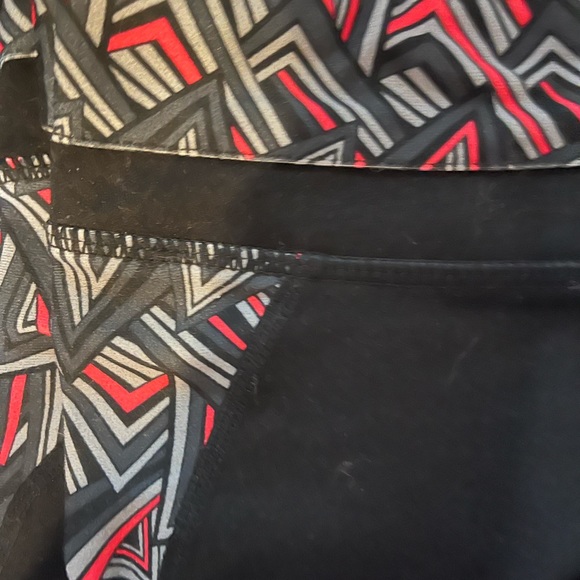 Bundle of six (6) pairs of Fabletics capri leggings! - Picture 7 of 9